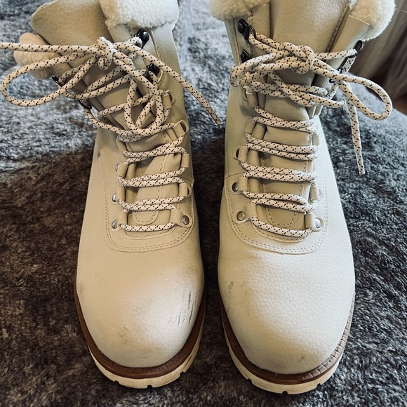 Time and Tru Shoes - Time & True Dock Martin Like Boots Sz 10 Winter White